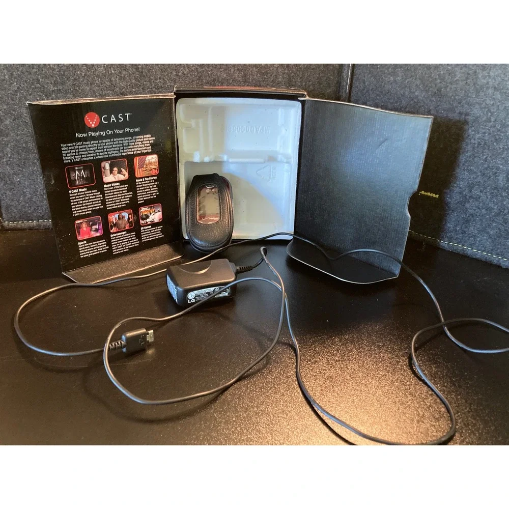 LG VX8350 Verizon V CAST Music Flip Phone Red Vintage Clamshell Box & Charger